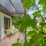Apartman Katana *